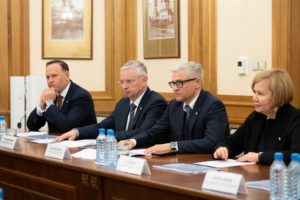 Свердловские власти обсудили с руководителями Сбербанка сотрудничество в реализации социально значимых проектов